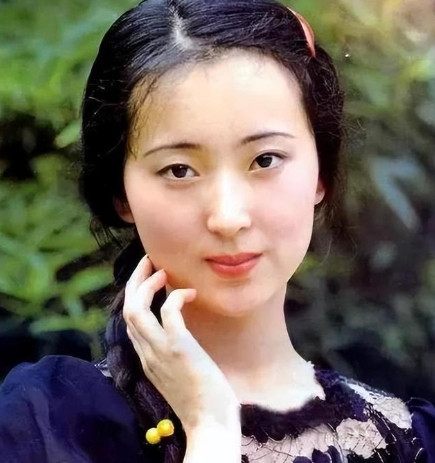 2007年，病入膏肓的陈晓旭突然给前夫毕彦君打电话，她哽咽说：“想见你一面！”然