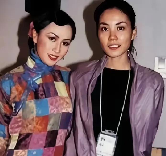 钱从哪来的？她凭什么。没爆款？却住山顶豪宅。片酬不高？名下物业成串。