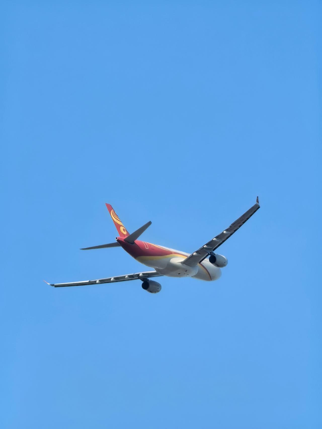 民航总局的数据：全国4.7亿人坐过飞机。