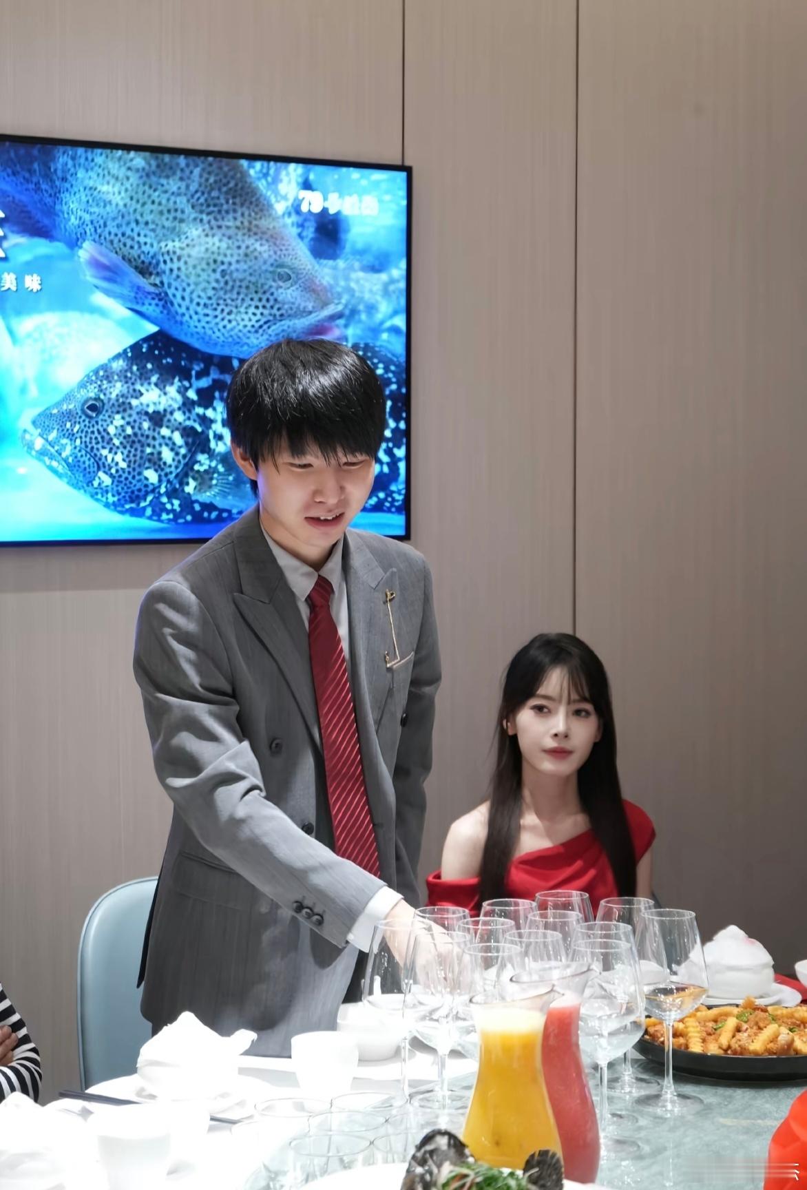 订婚宴，郎才女貌～～