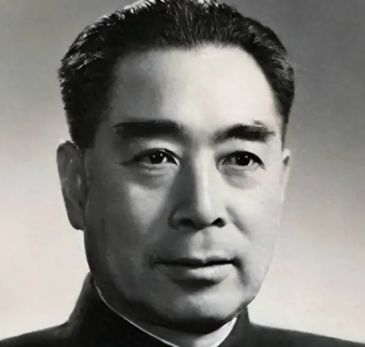 周总理巧妙化解中朝外交危机，中朝友谊历久弥新1958年，中朝关系突现争端。金日