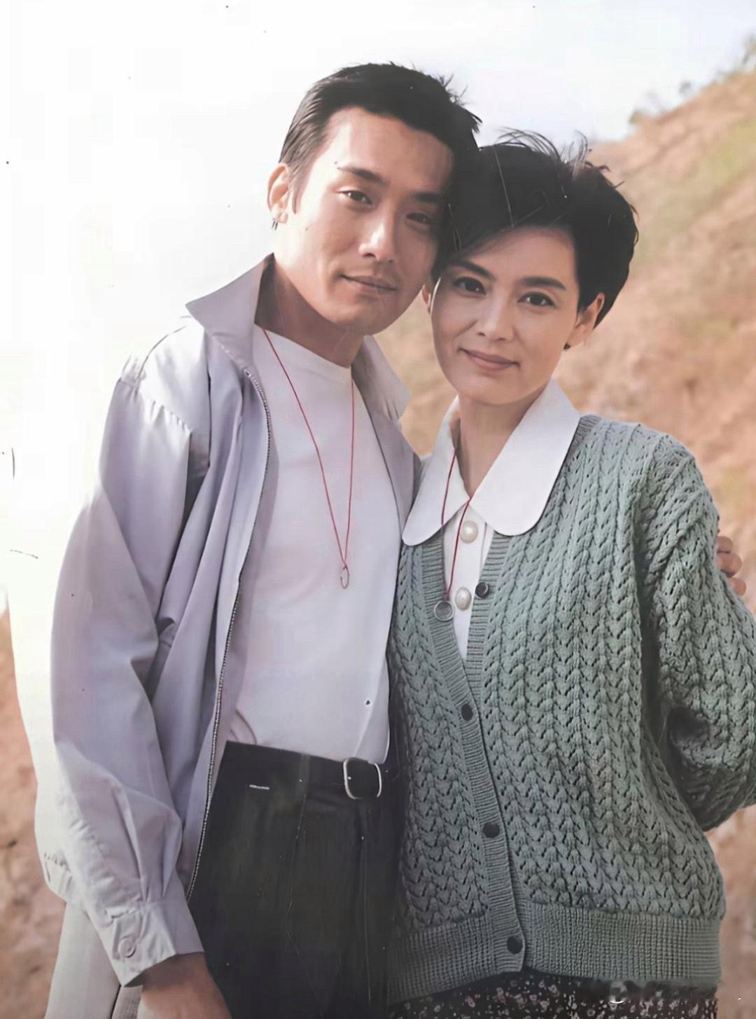 潘虹年轻时也太惊艳了，眉眼间全是风情，妥妥的绝代佳人！