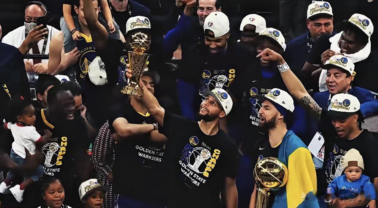 除了库明加，最近两场的JB，我是真不觉得勇士队内，有谁在消极比赛抗议科尔，都很职