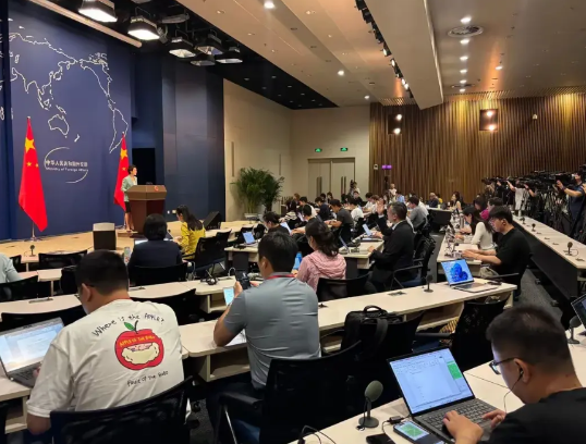 这套路太高级了。金砖国家巴西峰会还没结束，特朗普又声称要对金砖国家加征10%关