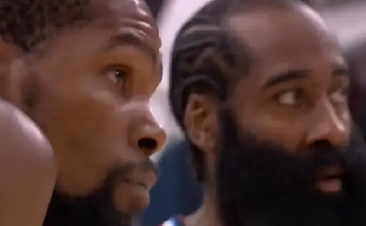 哈登赛后拉着杜兰特聊了15分钟。杜兰特甩下一句：“上了场，就是敌人。”虽然老