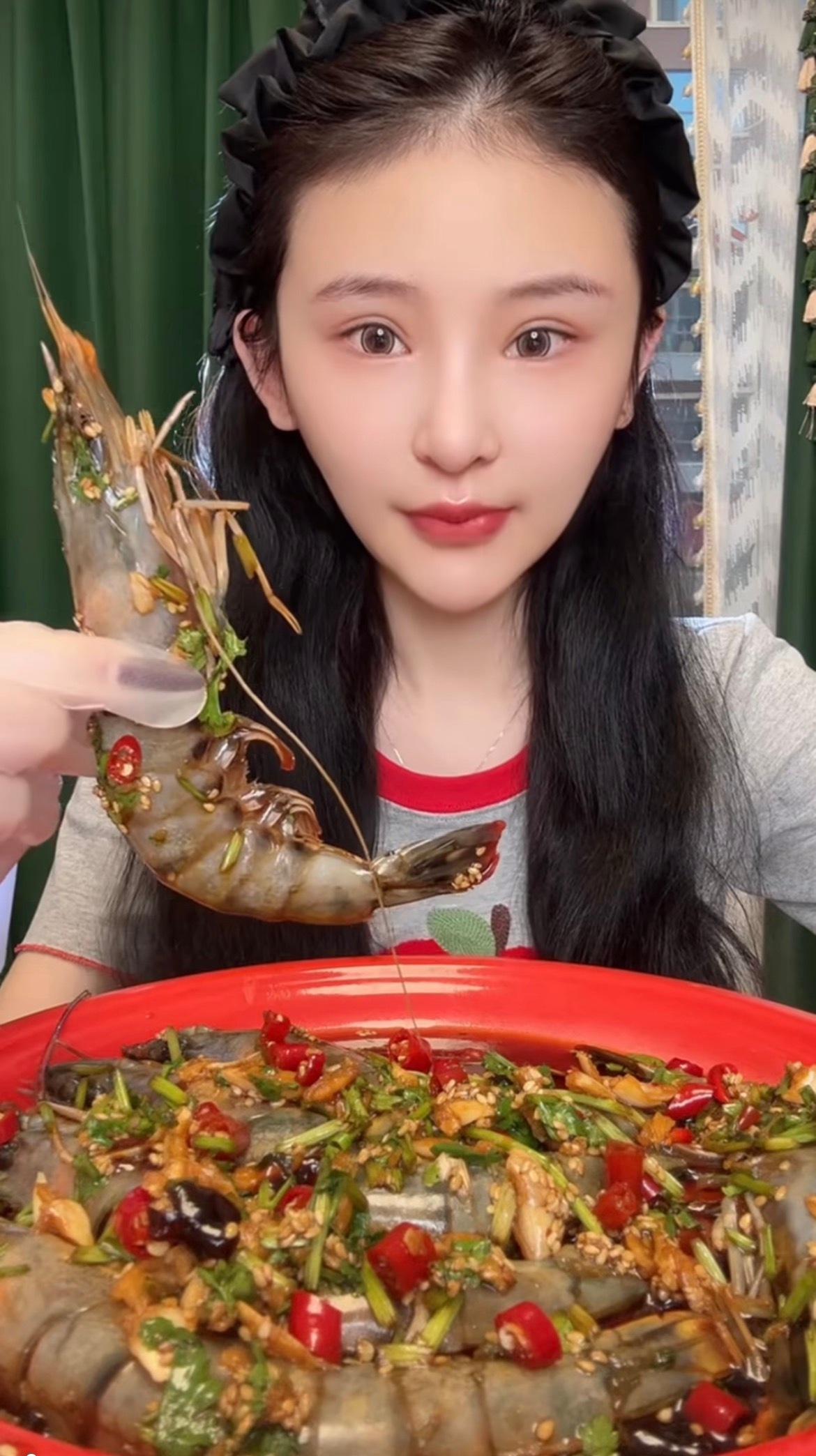 24岁吃播网红去世前3天还在说：身体比赚钱重要！9月4日，一对父母在网上发了