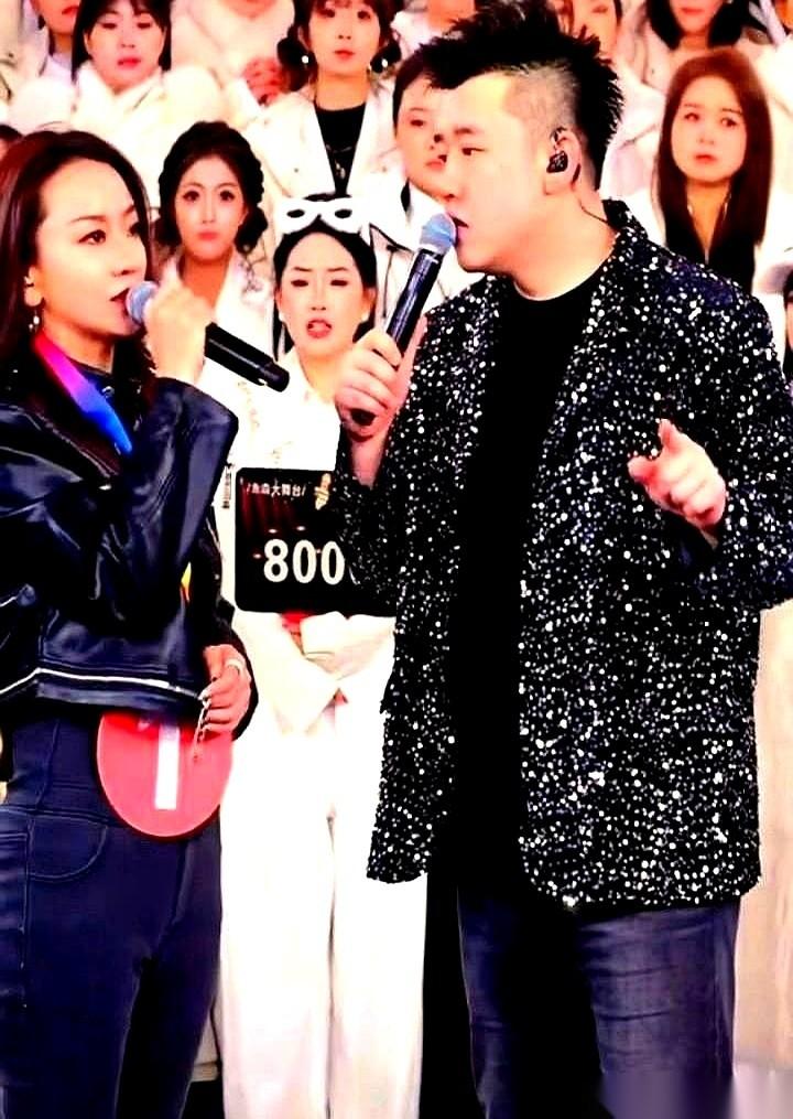 昨晚我算是亲眼见证了，什么叫“帝国”的崩塌，连5分钟都没撑到。十万人，黑压压的