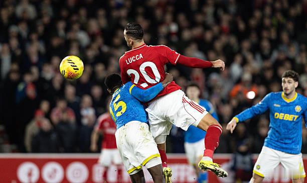 诺丁汉森林0比0狼队森林从那不勒斯租借来的卢卡没啥用啊！身高2米01的意大利高