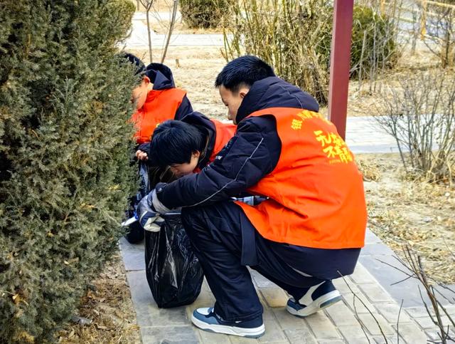 “青春志愿红”点亮城市文明底色