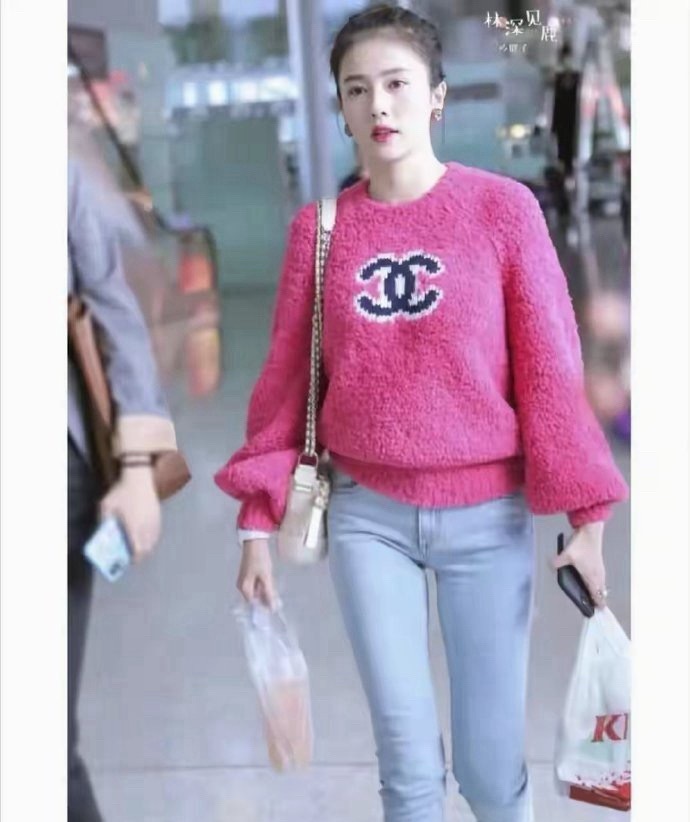 白鹿章若楠同一件衣服穿出不同风格