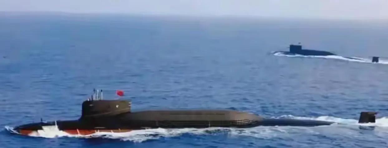 导弹从水下射出，弹道掠过日本，日本抗议了，美国没说话。7月6日中午12点01