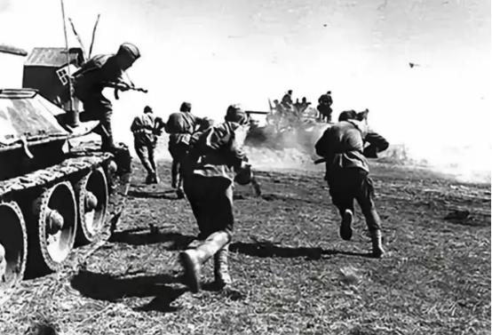 1939年5月初，几个蒙古牧民放牧越界，遭到了日本军队的射杀，对此苏军边防军大感
