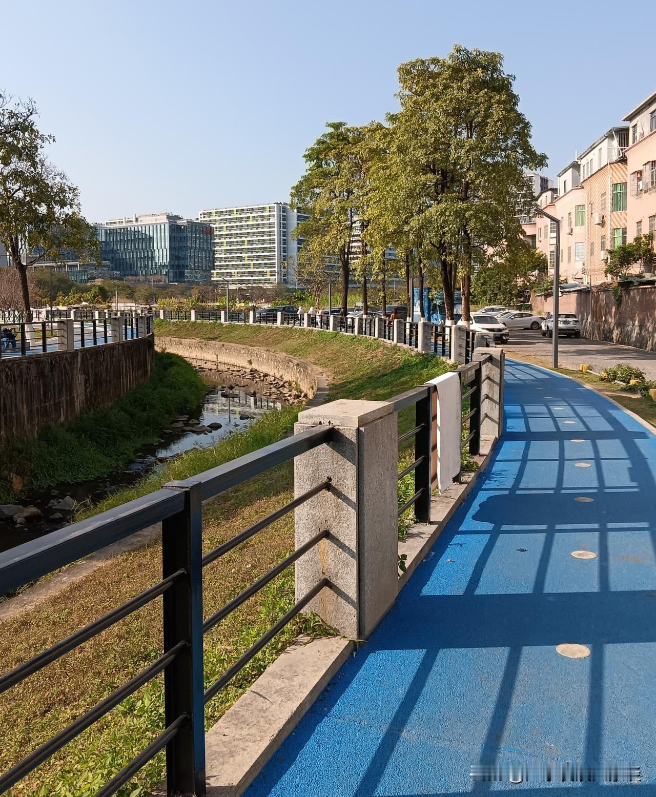 广州的城中村一旦完成改造，人气似乎就会急剧下降。在广州天河，有一个曾经十分热闹的