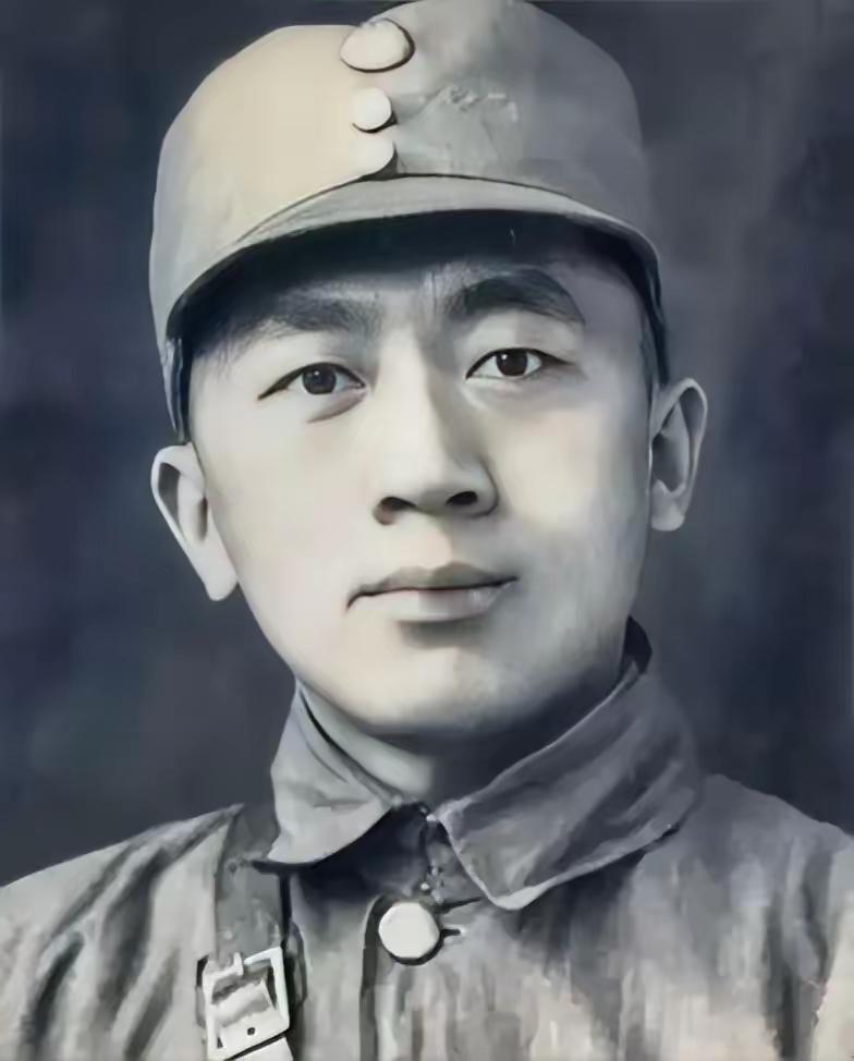 🌛1942年，日伪军一师长派人给粟裕送了一包烟。粟裕不解，以为是敌人送礼，