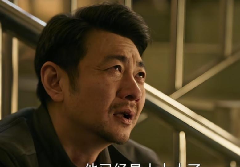 收视率飙到2.8%，黄景瑜亲自撞车那刻导演喊卡的手都在抖。赵鹏向秦枫撕开刘天也