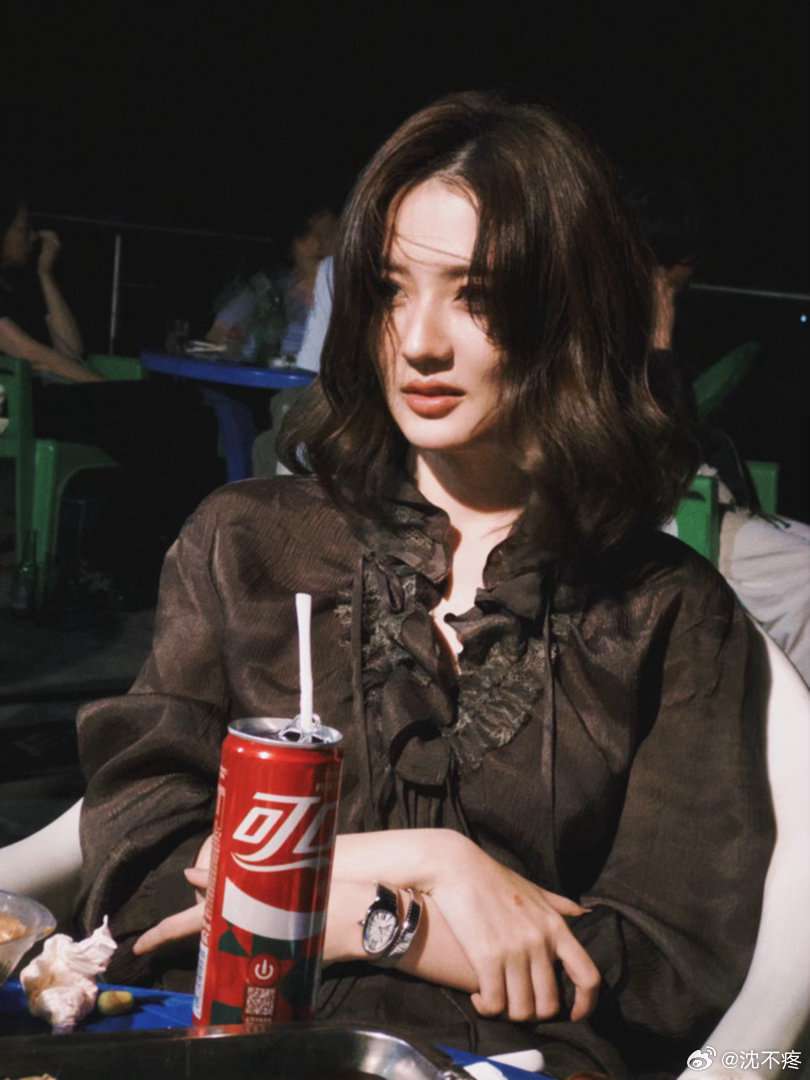 wok徐璐现在怎么这么熟女了！我印象里还是玉娆清清丽丽的脸​​​