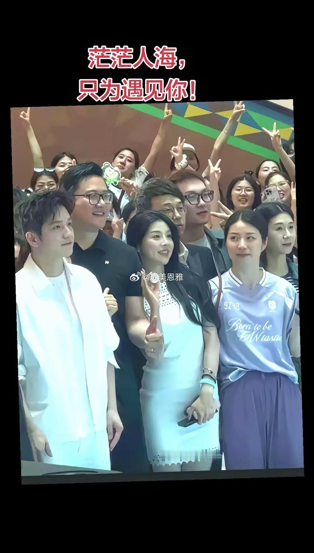 两张图证明最喜欢眼神骗不了人你就是人间最美的风景！
