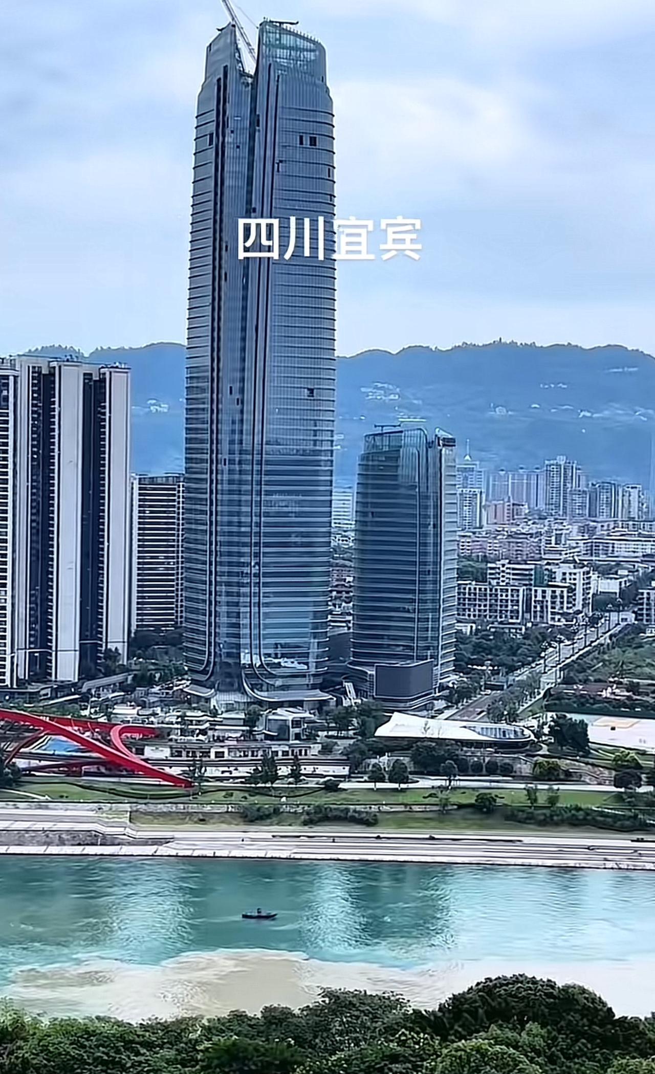 这里是美丽的万里长江第一城四川宜宾，一个山美水美的好地方!