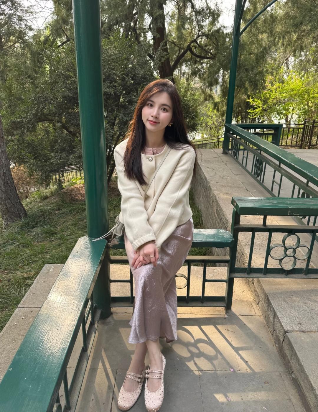 我妈一直反复给我强调，不管你的丈夫有多优秀，多有本事，多能挣钱，你都要有一份自己