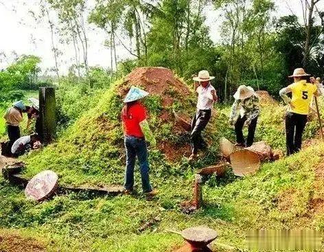 “坟土5不添, 添了家不旺”, 到底啥意思? 上坟添土有什么讲究?