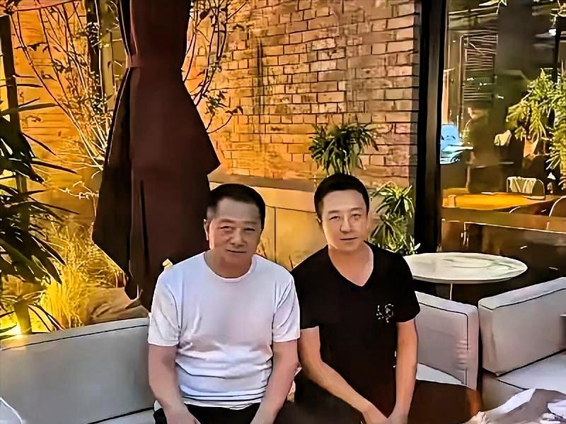 张兰最难的那段时间，汪大爷说出去钓鱼。人走了，再没回来。汪小菲今天在直播间，