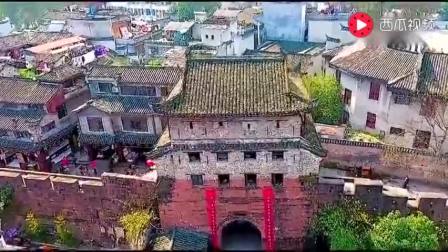凤凰古城的经济总量_凤凰古城(2)