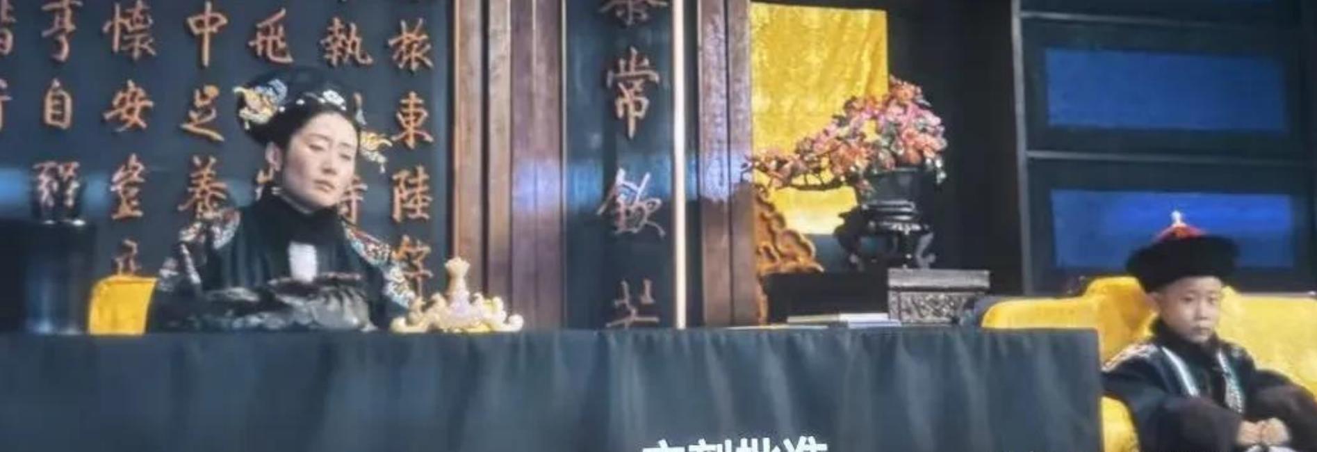 在袁世凯的巧言令色下，隆裕太后签署了那份注定改写历史的诏书。她并非一位英明果断的