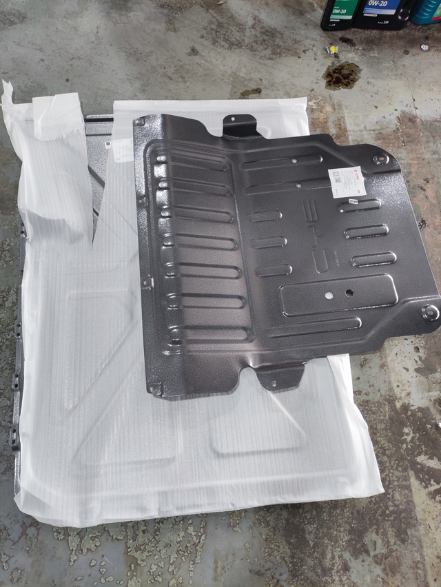 宋Pro加装电池跟发动机护板刚好趁这个假期去4儿子店装了之前订购的护板其实突