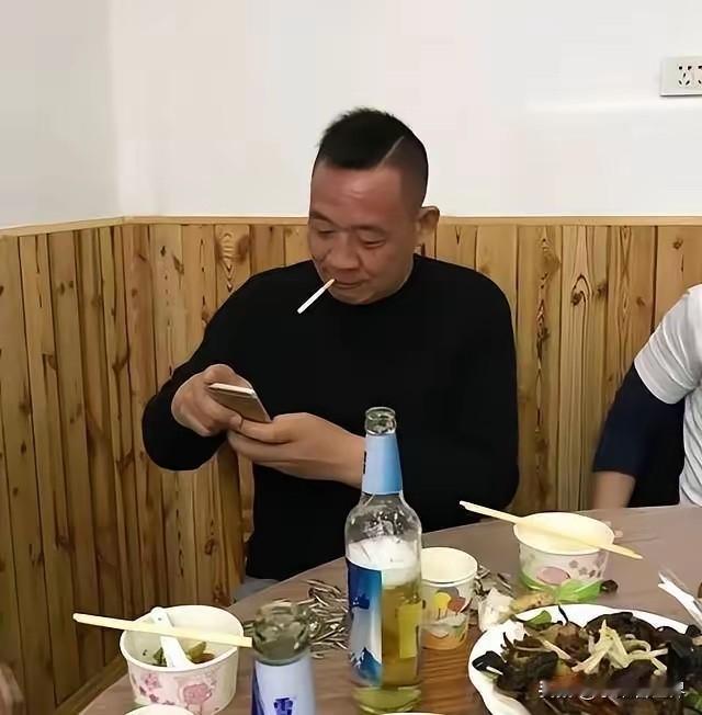 于东来身家不菲，我不关心。他吃380的饭还是3800的饭，我也不关心。但看到
