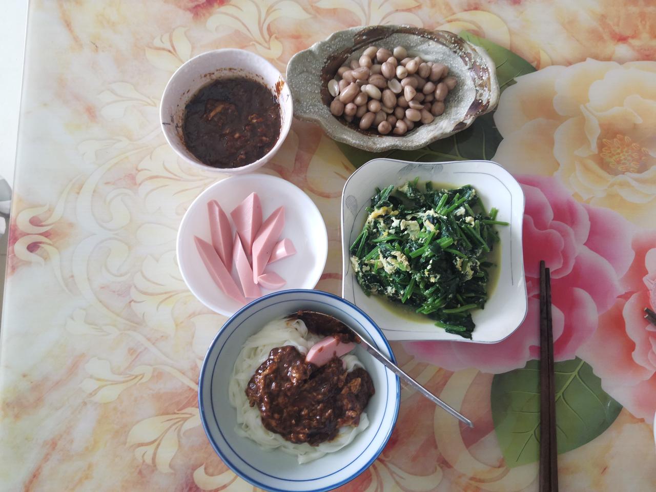 简简单单就是生活，一个人的午餐。午餐记录午餐