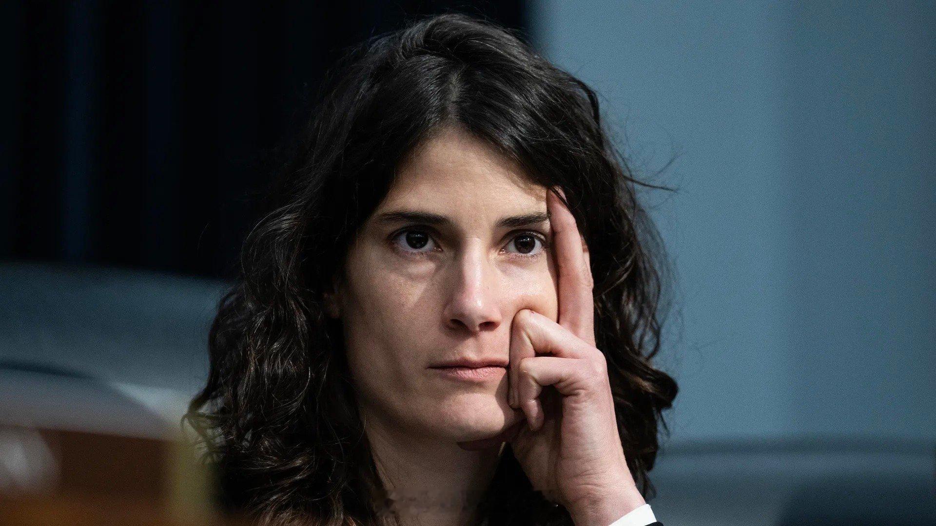 民主党众议员公开内讧来自华盛顿州的民主党联邦众议员玛丽·格卢森坎普·佩雷斯（D-