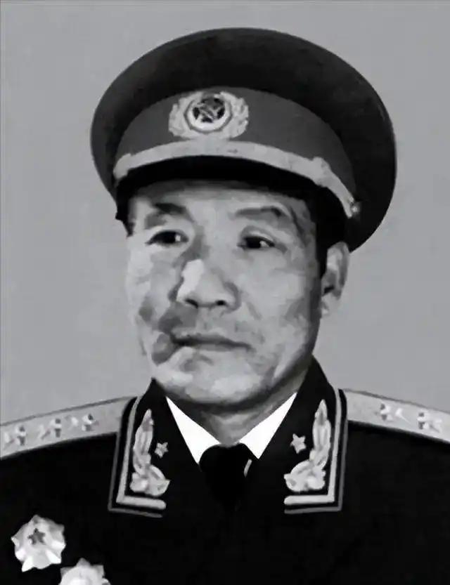 1955年授衔前，妻子问李达评什么衔，他说：“可能中将，也可能少将，我贡献太少。
