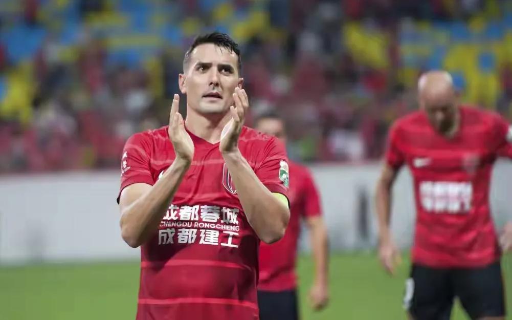 躺枪！足协出台一项新规，让周定洋少赚上千万！近日足协出台新规，再次对中超球员年