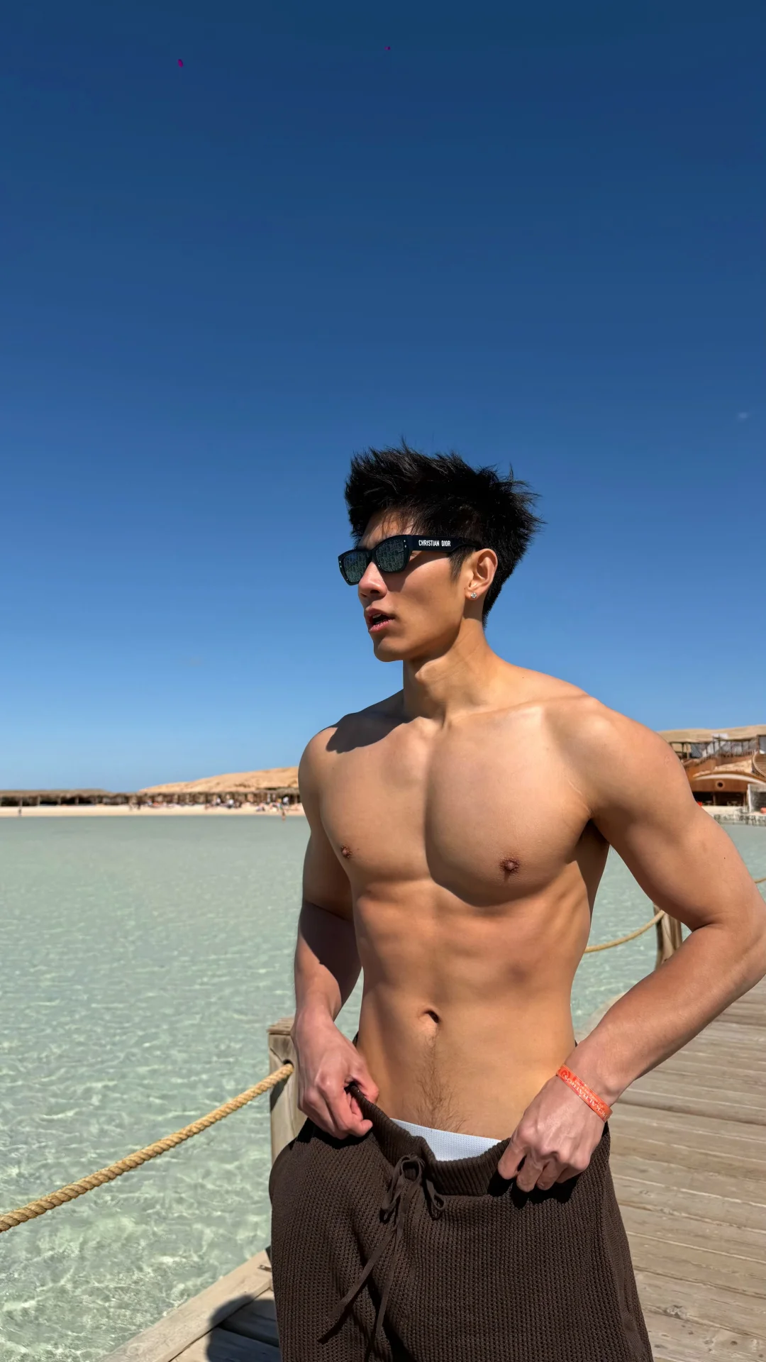 一半海水一半沙漠