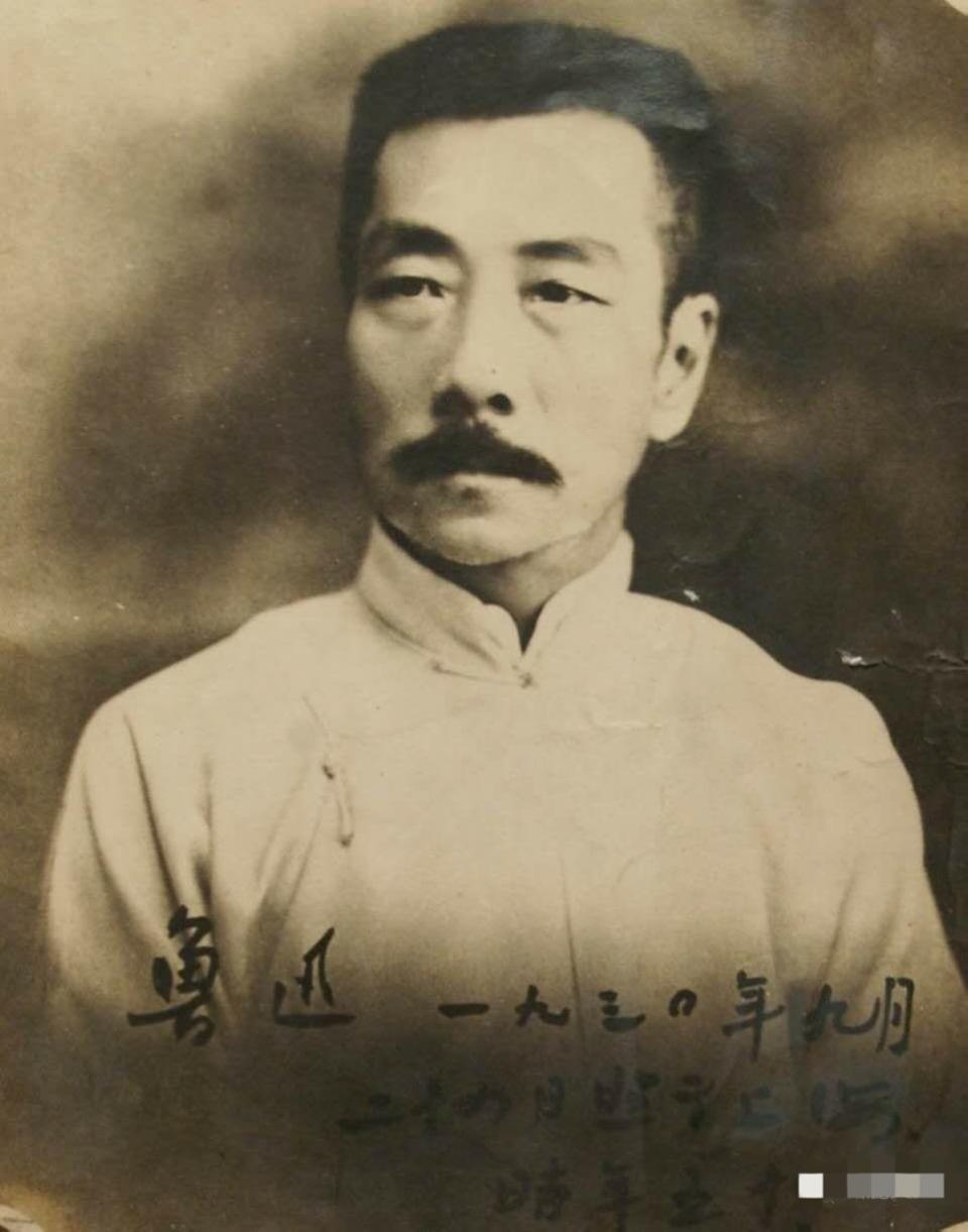 周建人回忆父亲的葬礼下接上文第二夜是破地狱。大厅中供着一座四五