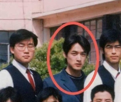 图一是胡歌，图二是陈晓，帅哥脸都是相通的。​​​