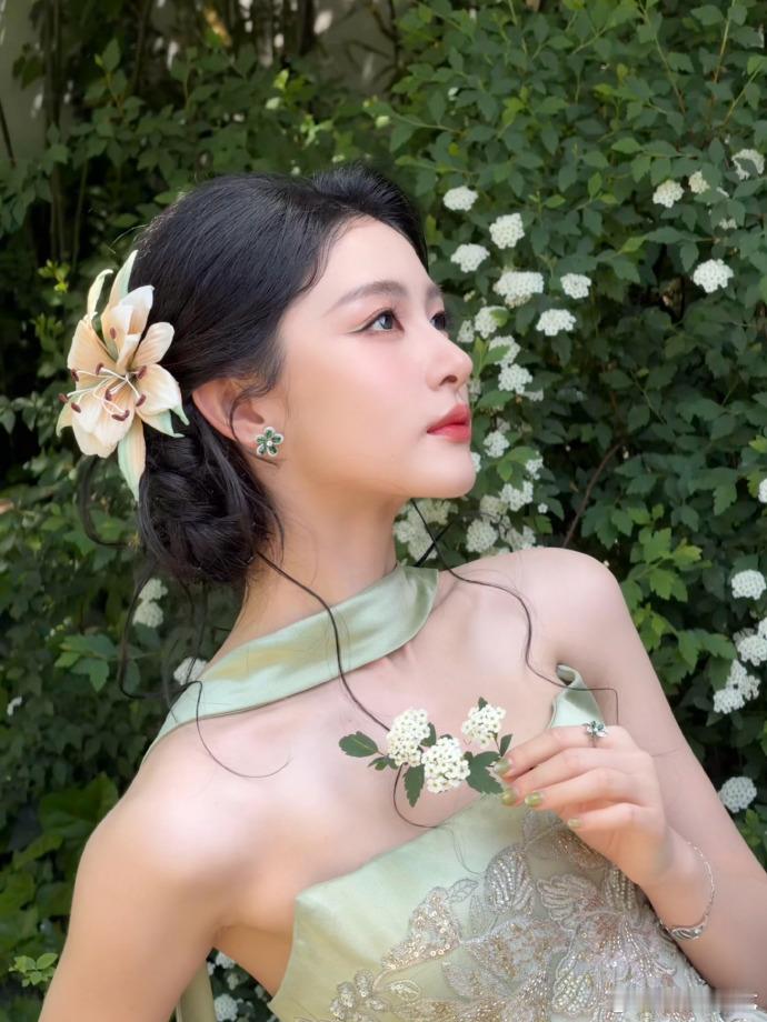 赵晴年度文化魅力人物从“全麦小核桃”到珍妃、牧遥、墨彩环，赵晴一直在用角色传播