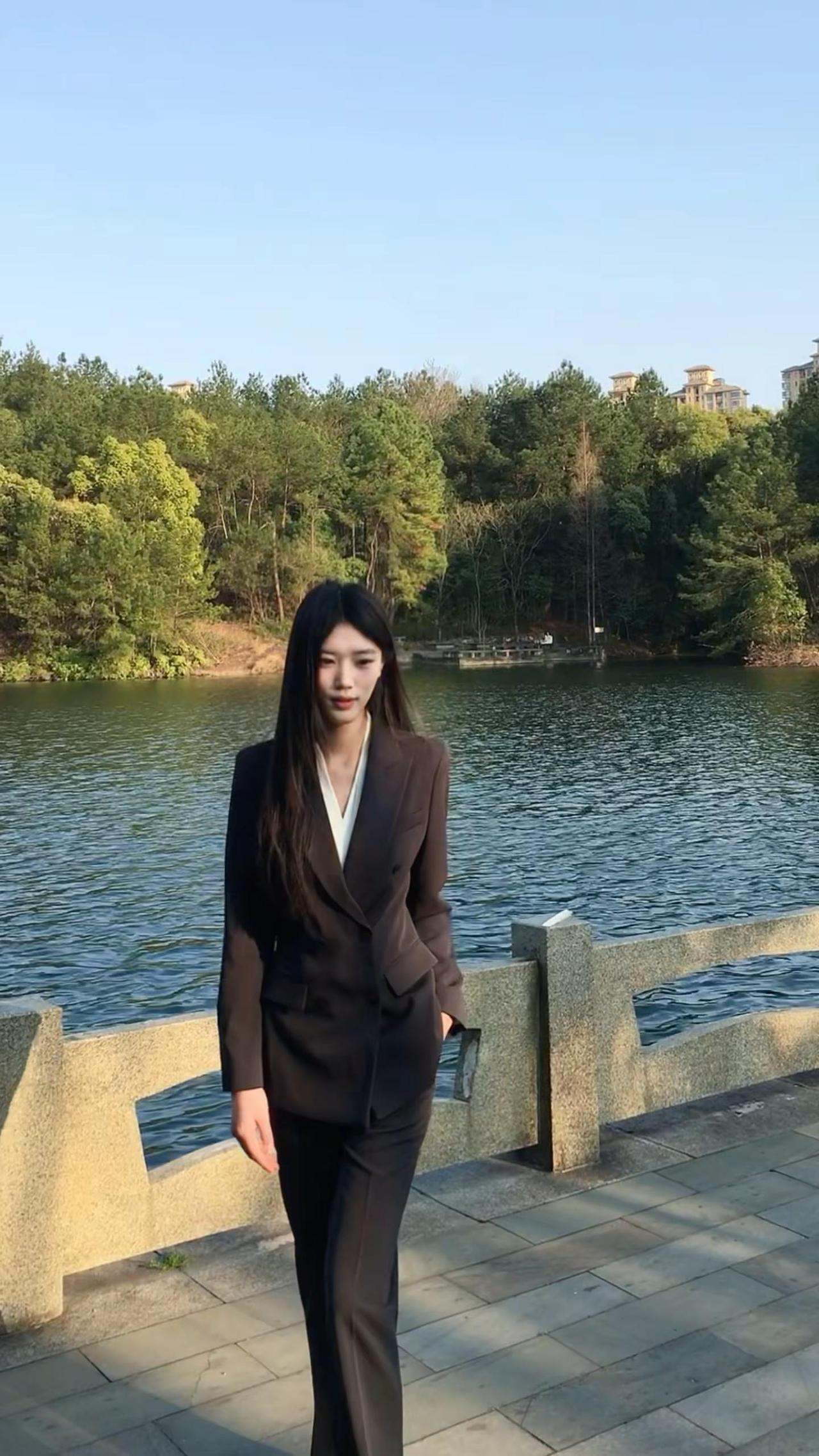 命运的洪流不可阻挡我的回答是向前西装套装