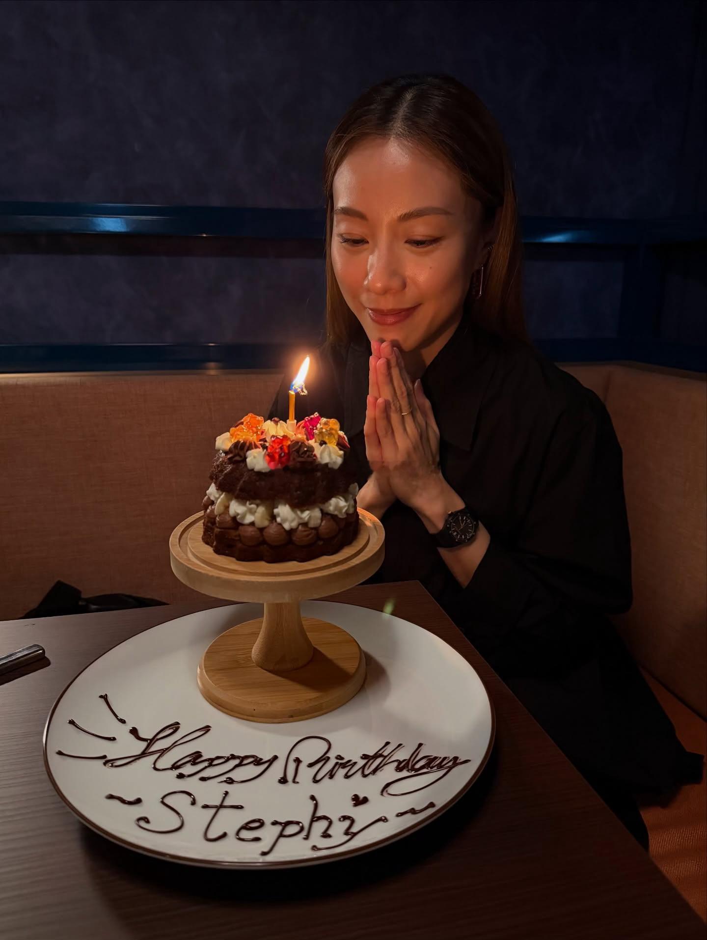 邓丽欣42岁生日,区文诗、杨爱瑾、陈素莹为邓丽欣庆生。