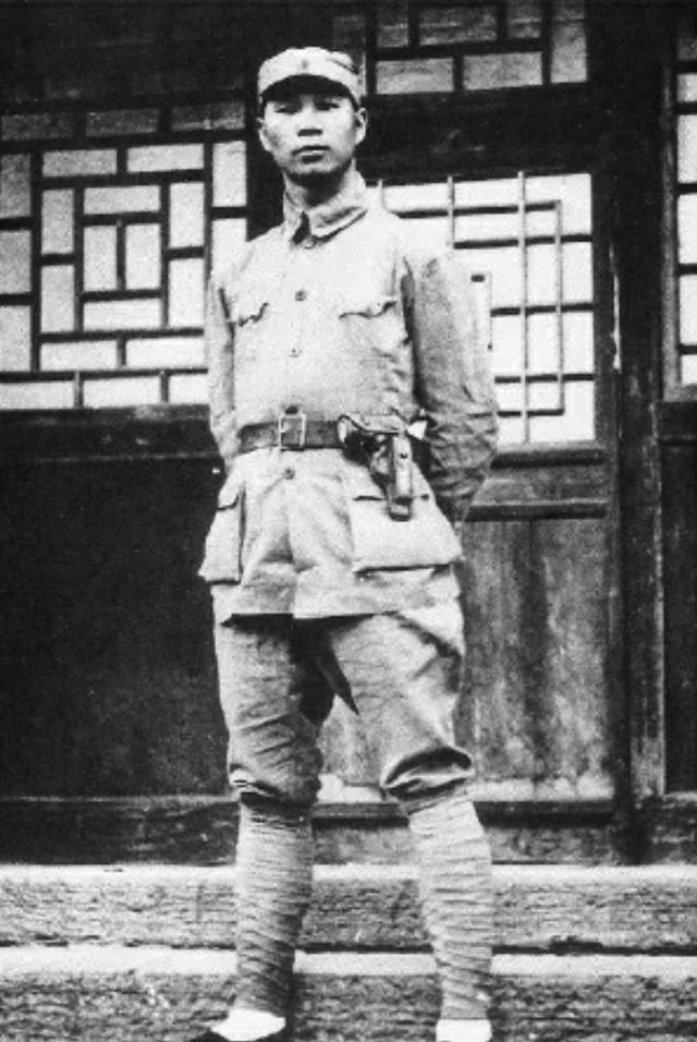 1937年，杨成武请地主吃饭，随后要地主们捐款抗日，“铁公鸡”地主王莆伸出五根手