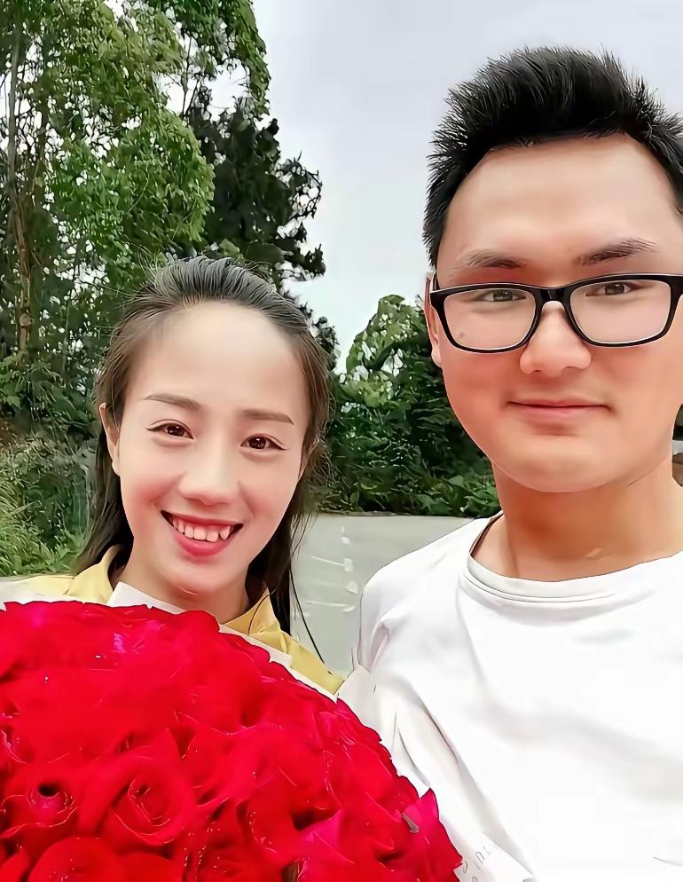 小妹妹否认的爱里是对感情的不舍是心有不甘。小妹儿现在常放在嘴巴的一边话：我以前