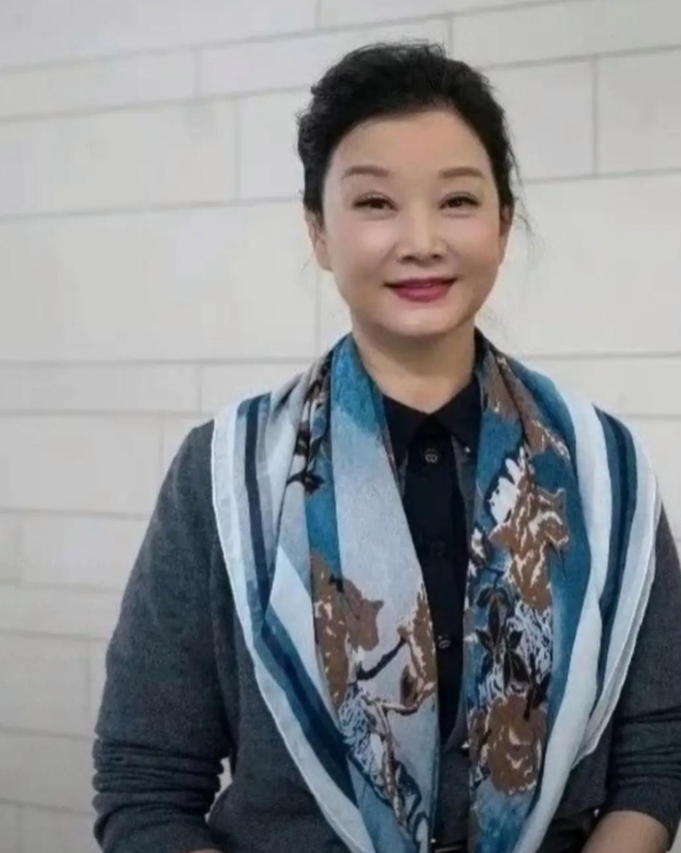 宋祖英60岁了，这状态真不错，老了也漂亮。