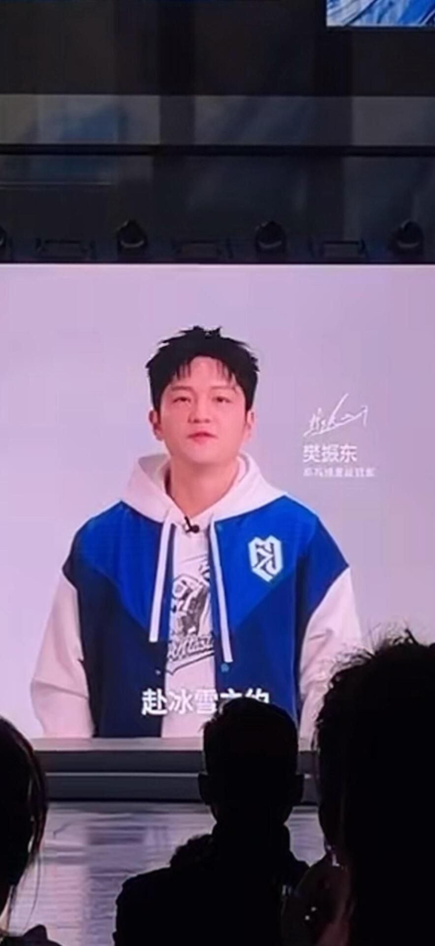 樊振东真的好帅气，预制版，还有新的，这是有多少存货粉丝还没看过！樊振东明明已经