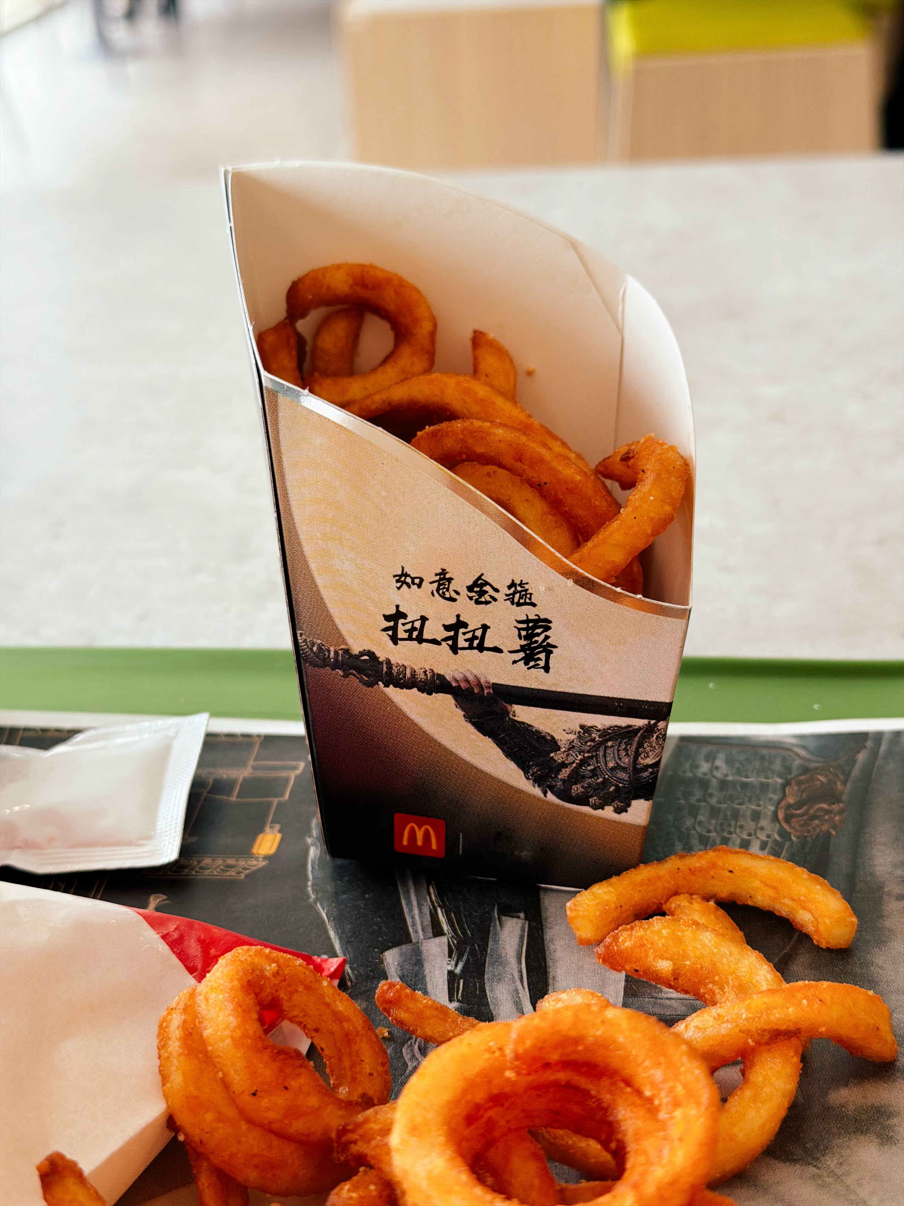 麦当劳跟黑神话悟空联名，芝士蛋双牛黑金月堡，很一般，不推荐[汗]用料很足，鸡蛋