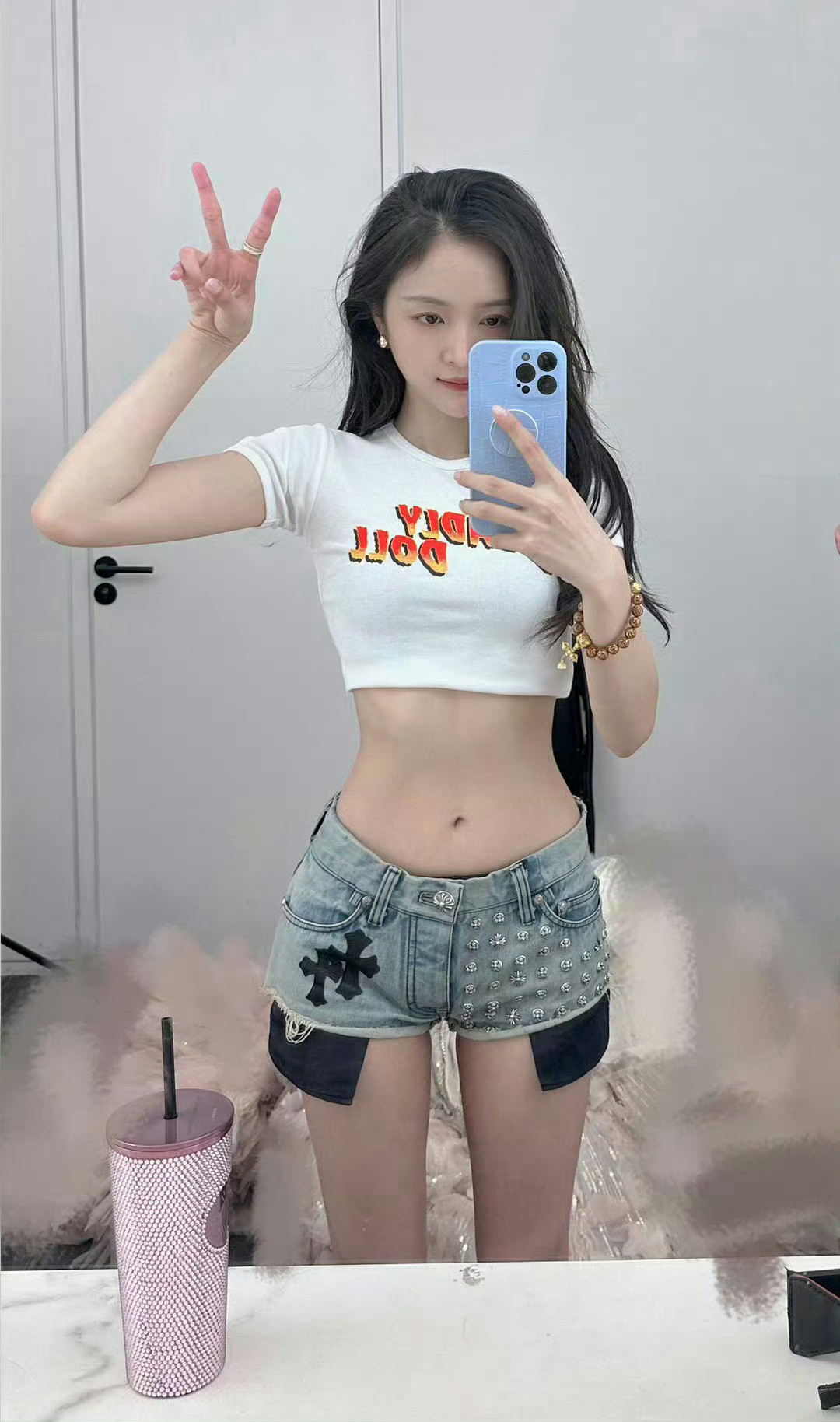 吴宣仪马甲线​​​