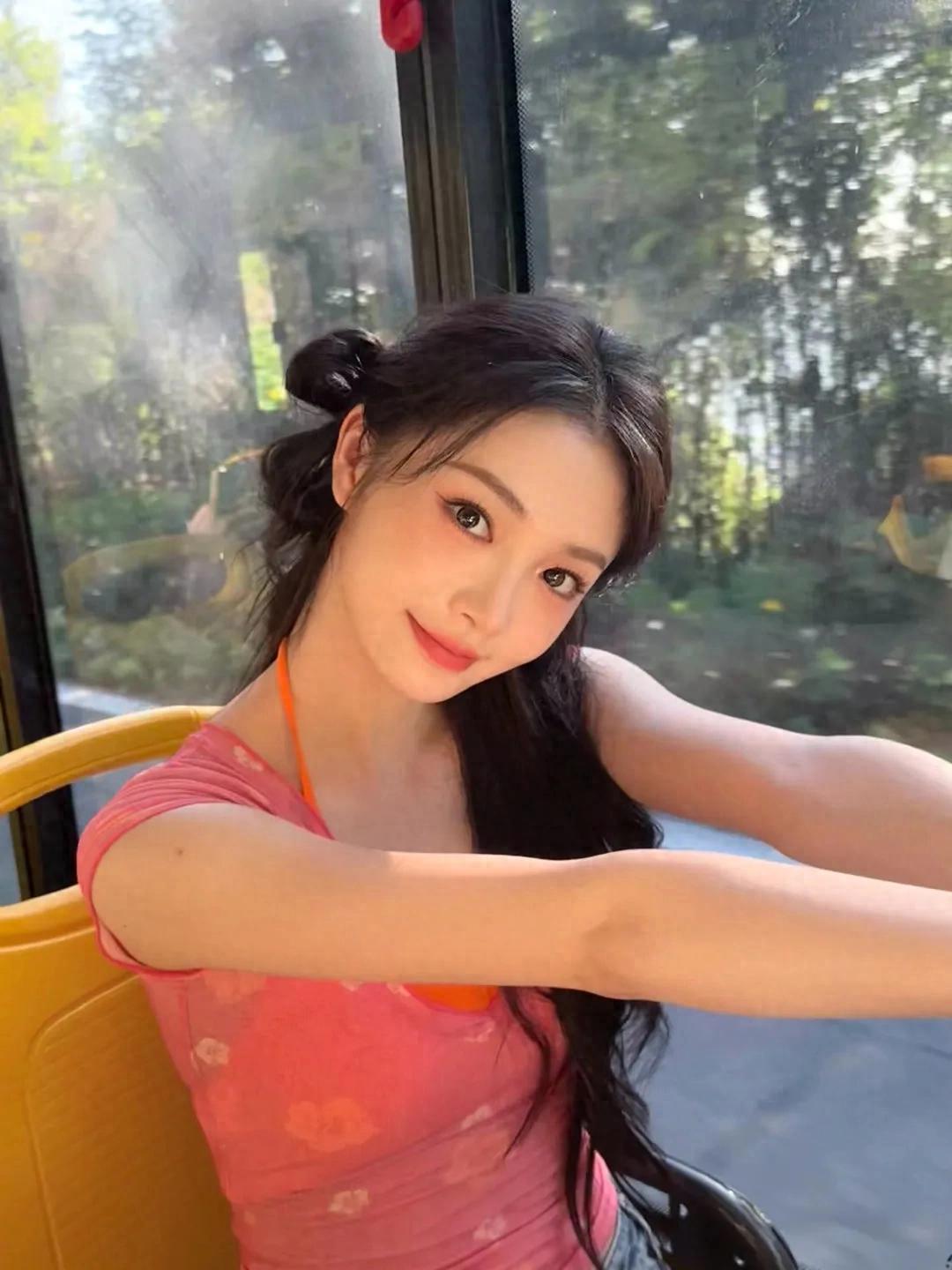 周洁琼特别明媚特别宠粉的女鹅​​​