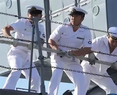 日本巡逻舰顶着中方管制硬闯台海，嘴上说“躲台风”，到底是在躲风还是探底线？日