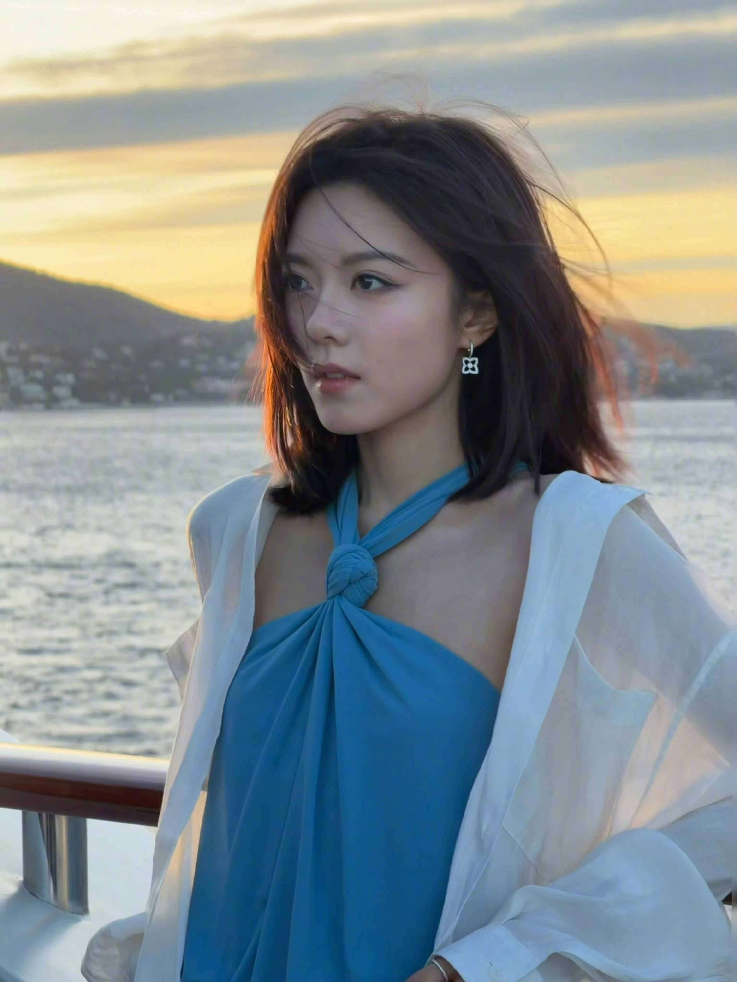 赵今麦inGUERLAIN💙🌊一袭蓝色礼裙，佩戴DeBeers