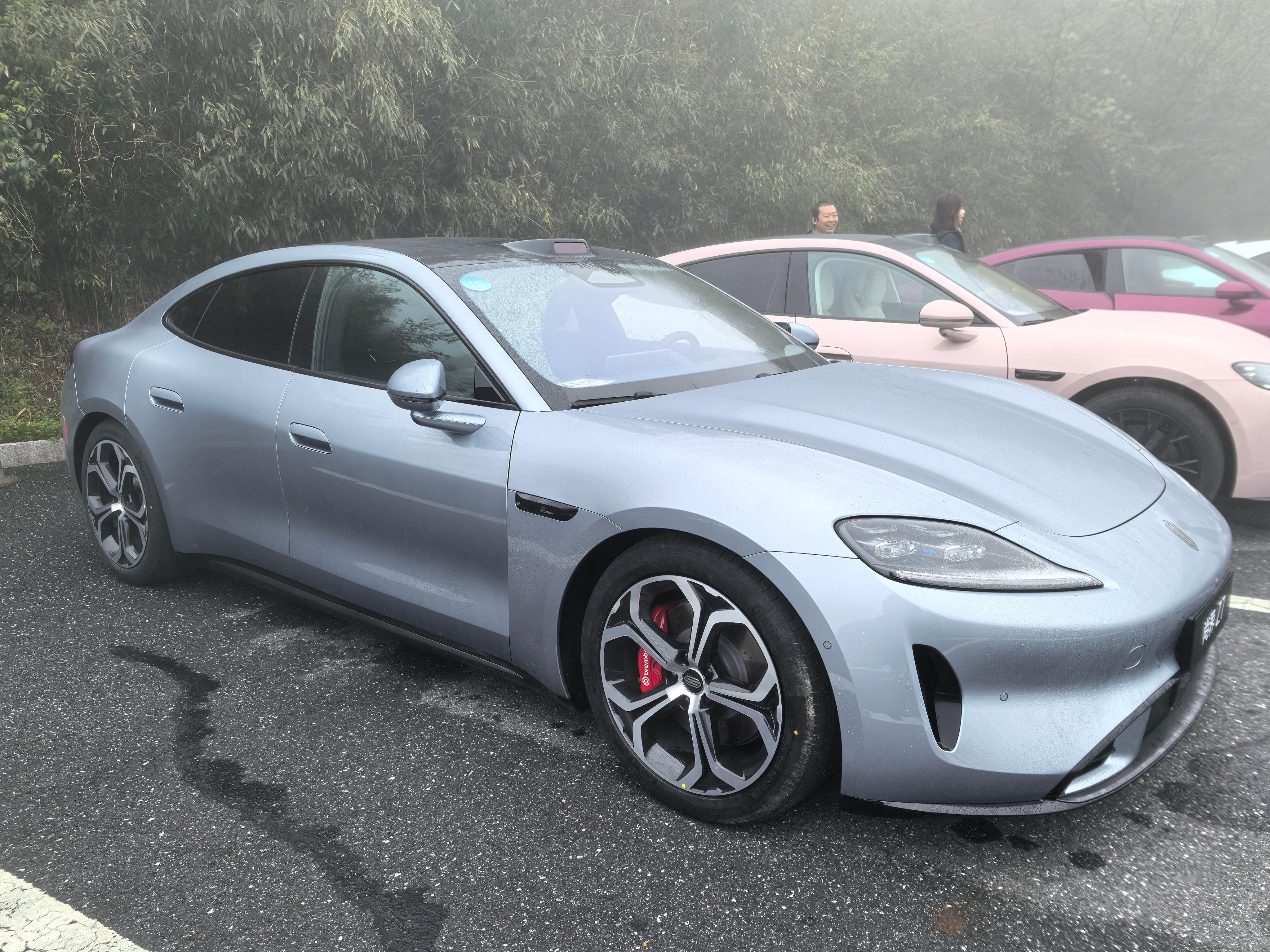 尚界z7选择困难了之前订单下的蓝色，实车感觉银色更好看，远山青绿也不错，Z7T