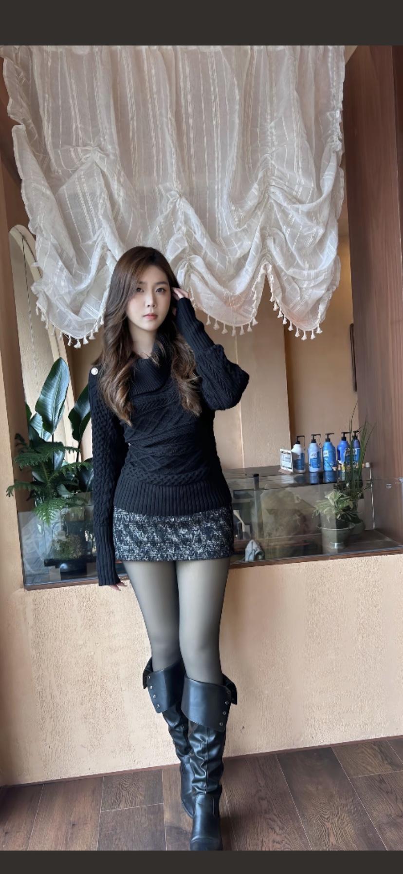 你们要的黑丝美女来啦。